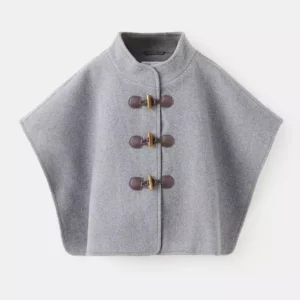 Duffle coat with toggle closure